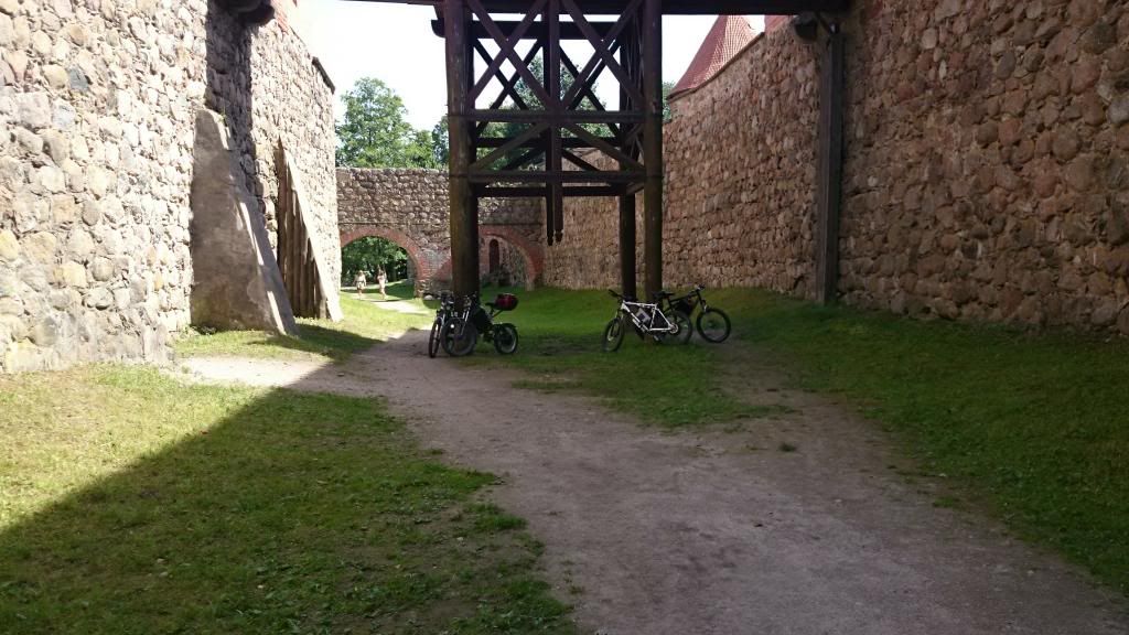 http://i1024.photobucket.com/albums/y308/aleksanderis300/Trakai%202014/DSC_0303.jpg