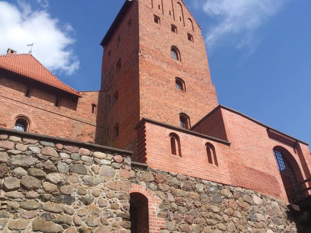 http://i1024.photobucket.com/albums/y308/aleksanderis300/Trakai%202014/DSC_0445.jpg