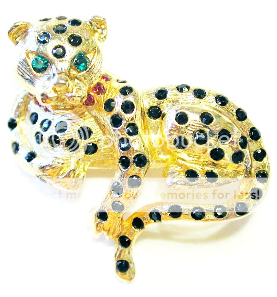 Splendid gilded gold brooch representing the African leopard.